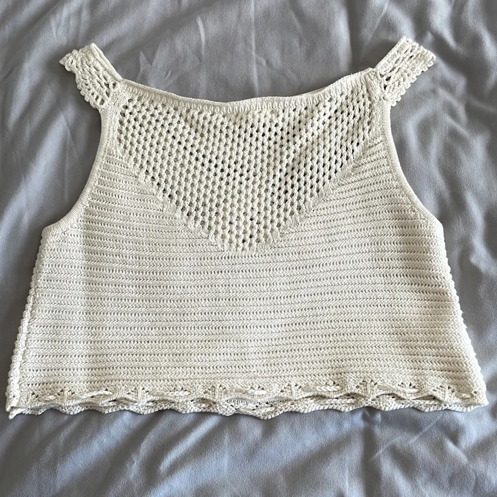 La Hearts crocheted crop
